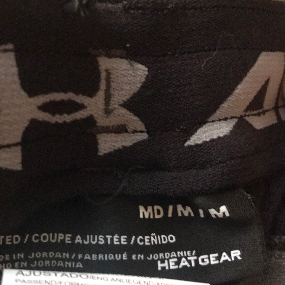 Under armor grey and black shorts size medium - Picture 2 of 3